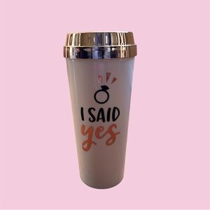 ⚪️”I Said Yes” cream w/ring design 500ML sip tumbler with sippy lid, never used.